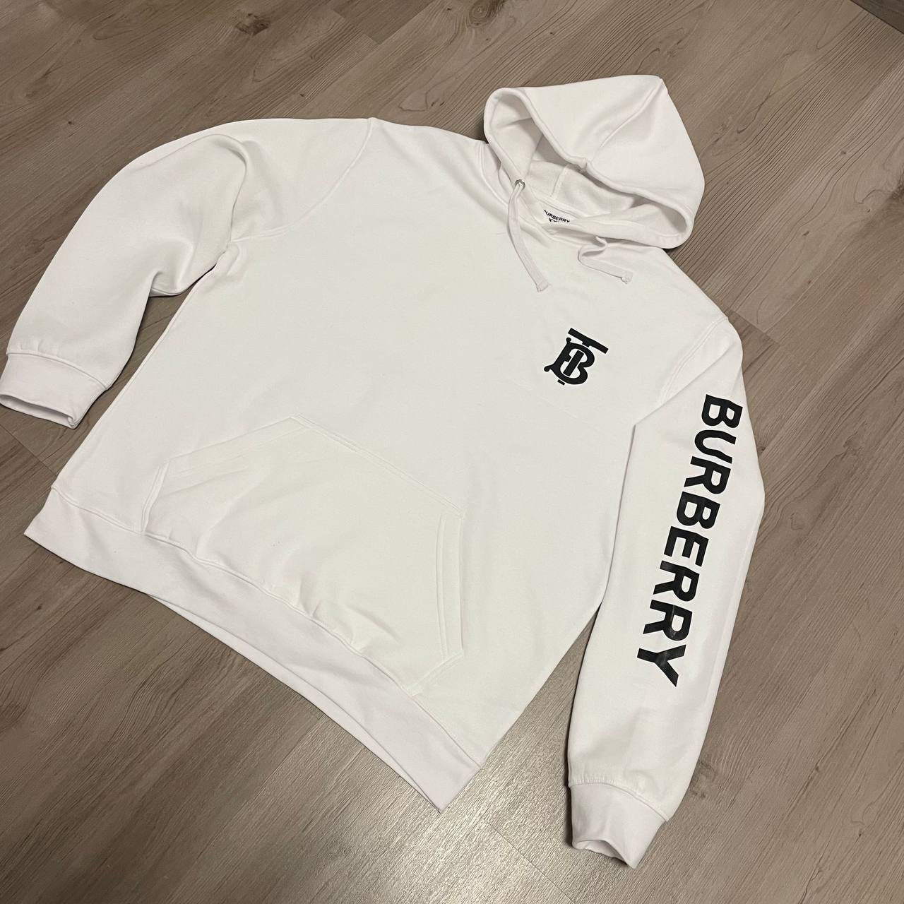 Sudadera Burberr manga blanca