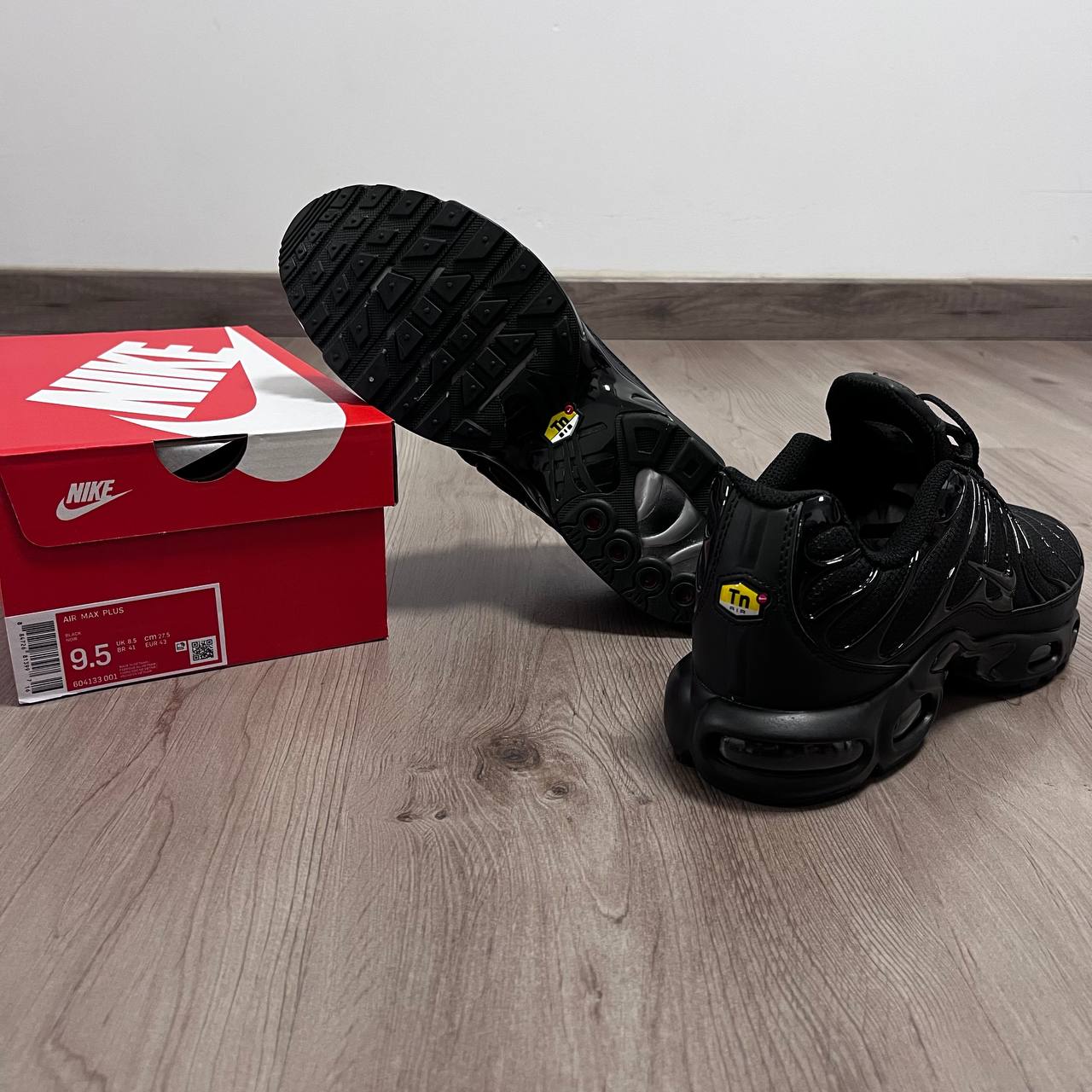 Zapatilla TN Negras
