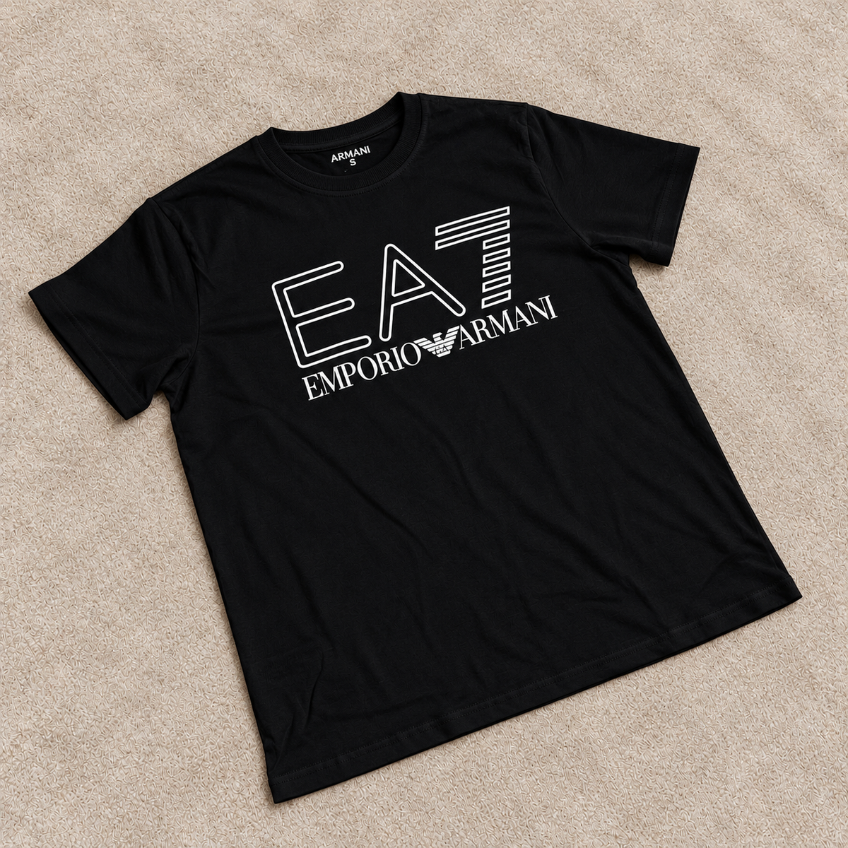 Camiseta EA negra BORDES letras blancas