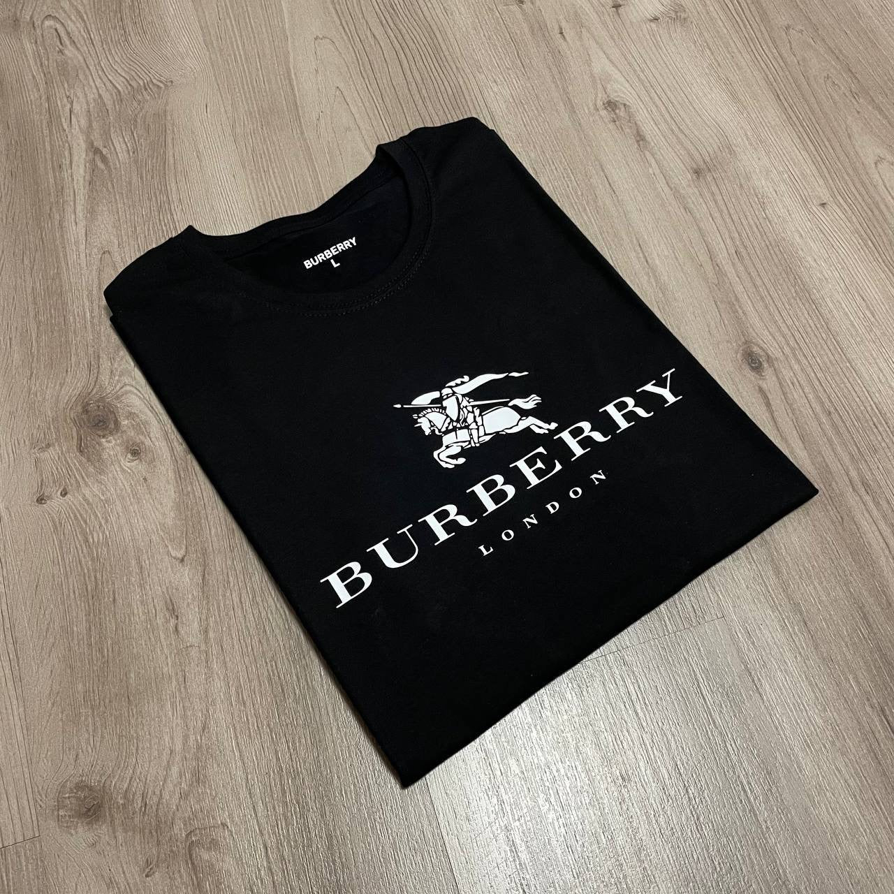Camiseta Burberr negra