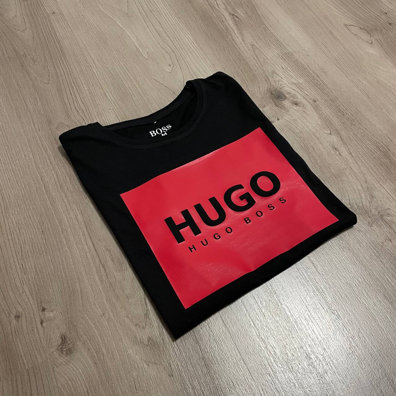 Camiseta Hugo negra