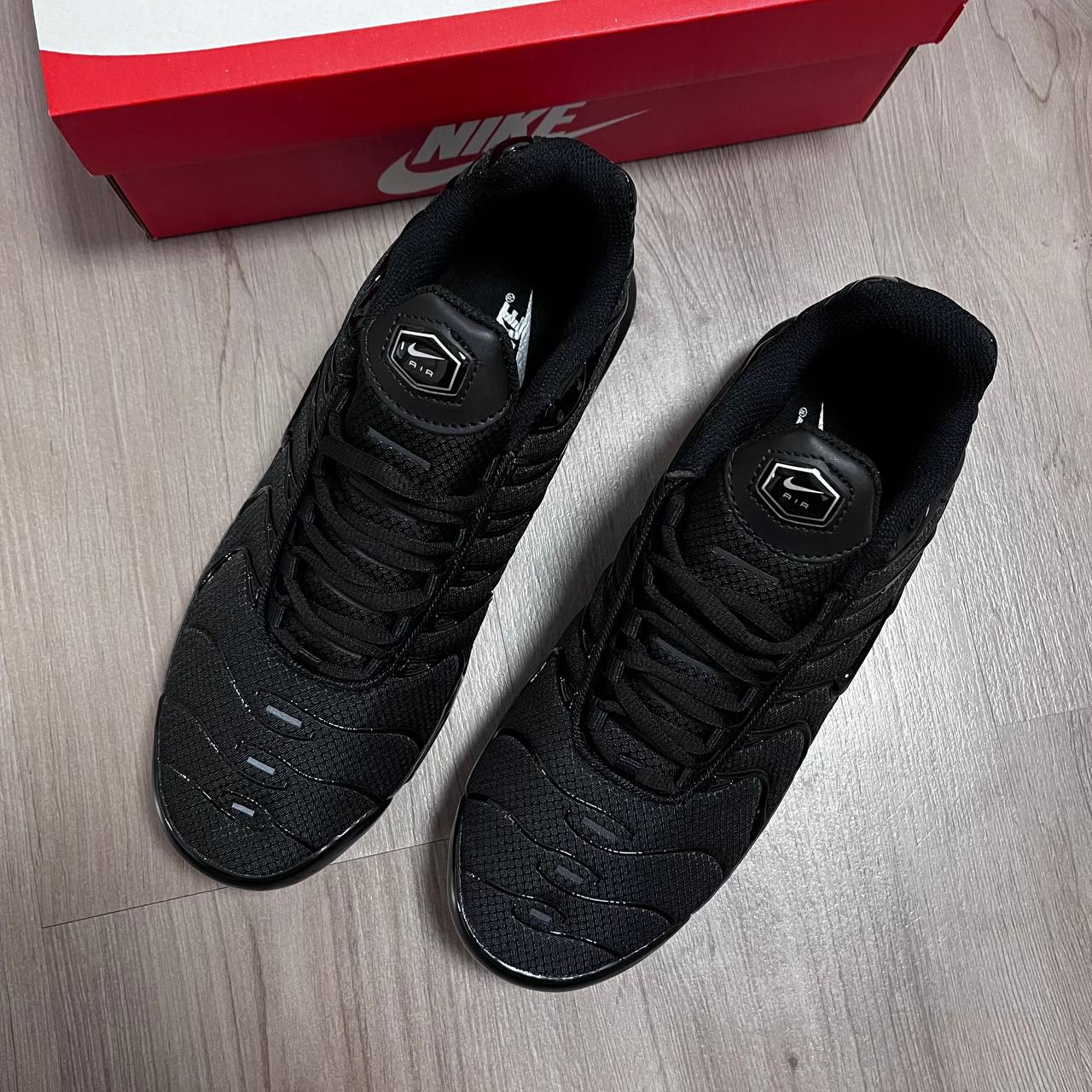Zapatilla TN Negras