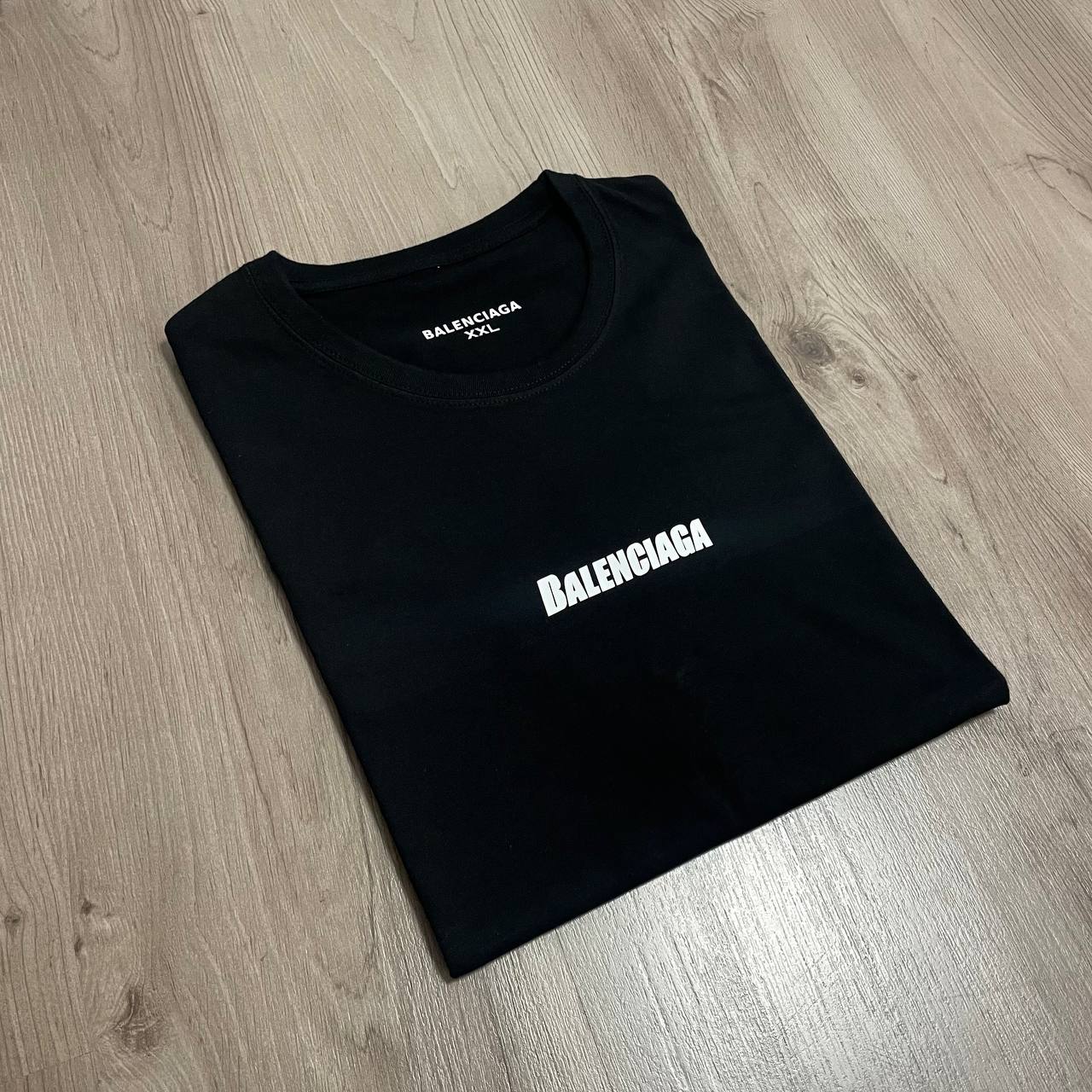 Camiseta Balenciag negra